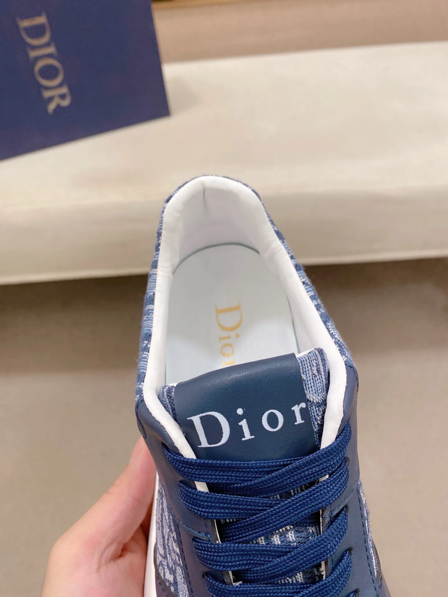 Factory price: 440💰[Dior·Dior] New casual sports style men's shoes, new spring and summer design, perfect workmanship, lace-up lazy style to create wardrobe quality, upper: imported first-layer cowhide, sheepskin lining is soft and comfortable, ultra-light TPU wear-resistant outsole, simple, versatile fashion men's shoes, excellent color code number 38--44. (Can be customized for 45 non-refundable)